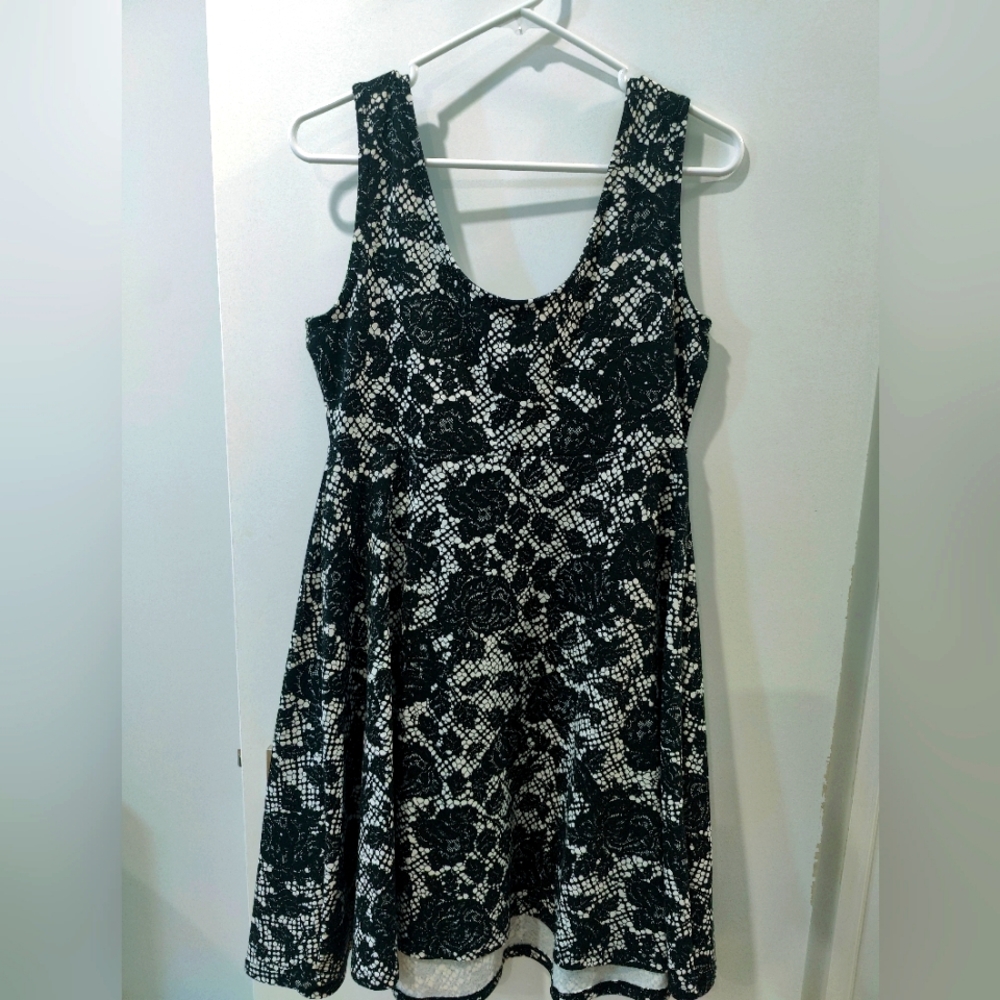 Thyme maternity dress - Picture 2 of 3